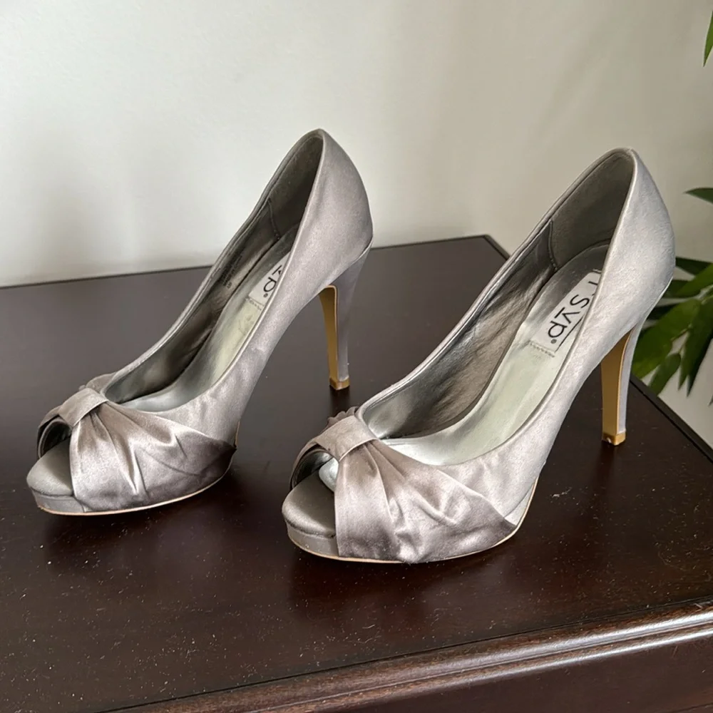 Peep toe, pewter pumps worn once size 6 - Picture 2 of 6